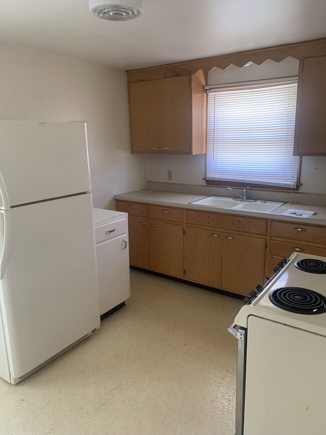 Kitchen View - 1319 Drake St