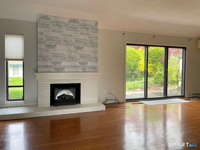 Building Photo - 445 Heritage Vlg