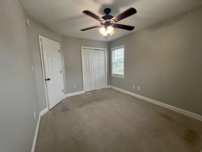 Building Photo - 314 Springcreek Ct