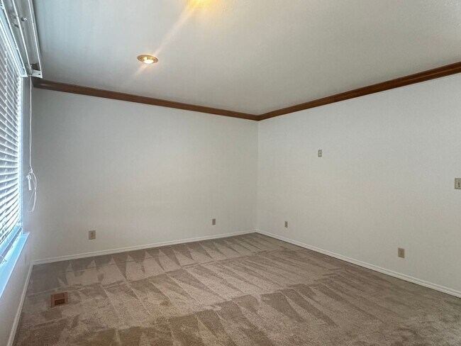 Building Photo - 5906 S Blue Iron Way