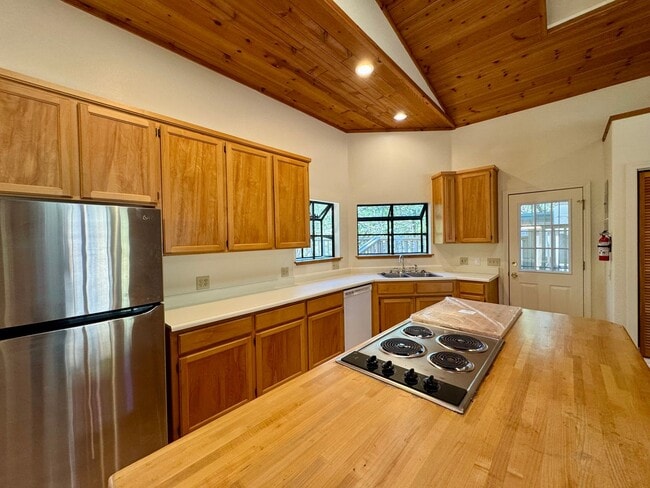 Building Photo - 20183 Casa Loma Dr