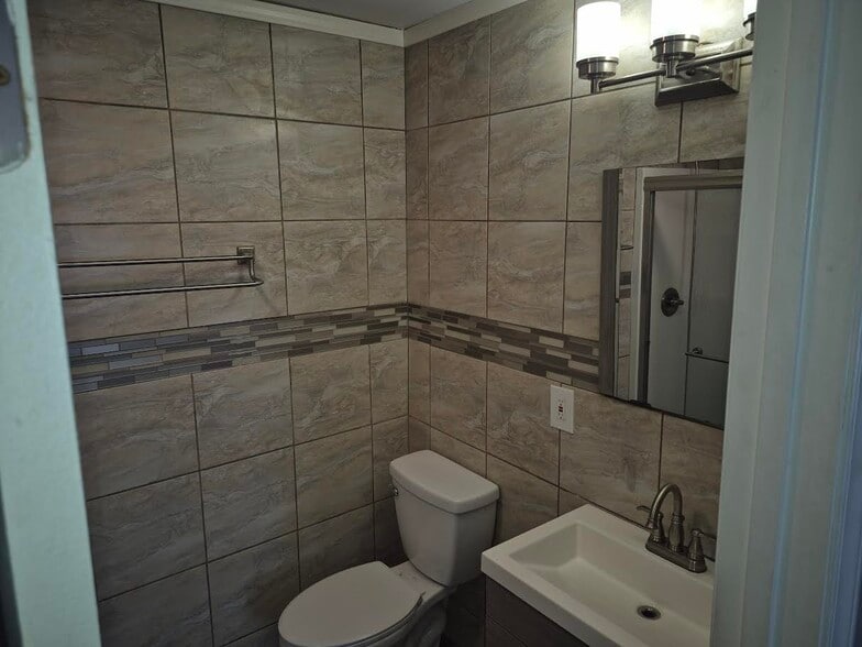 Building Photo - 4108 Edwards Rd