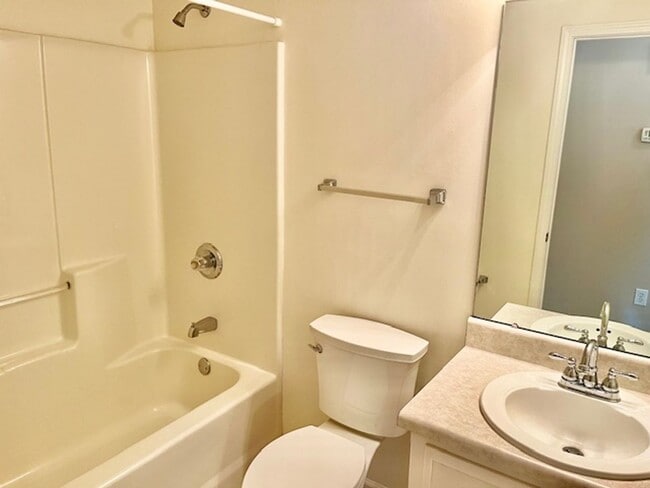 Building Photo - 7 Clarendon Pl