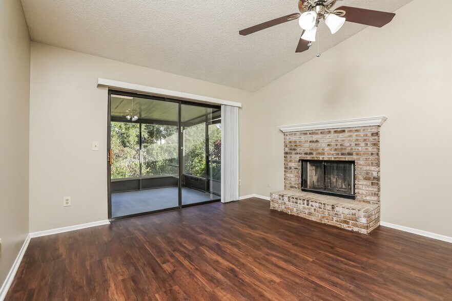 Building Photo - 806 E Charing Cross Cir