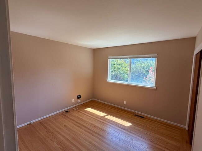 Building Photo - RENTED - 3 Bedroom Ranch Style Home in El ...