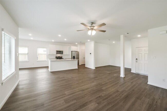 Building Photo - 11611 Moltere Dr