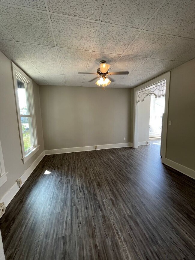 Building Photo - 112 Lincoln St