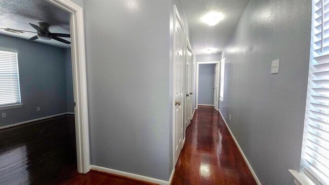 Building Photo - 1213 Ruthven St