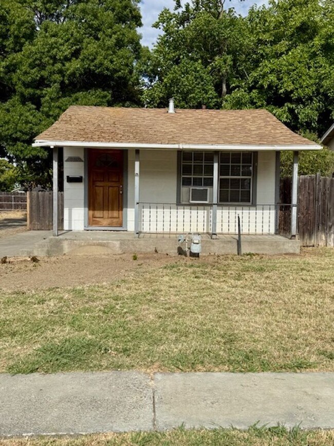 Building Photo - 619 N Plumas St