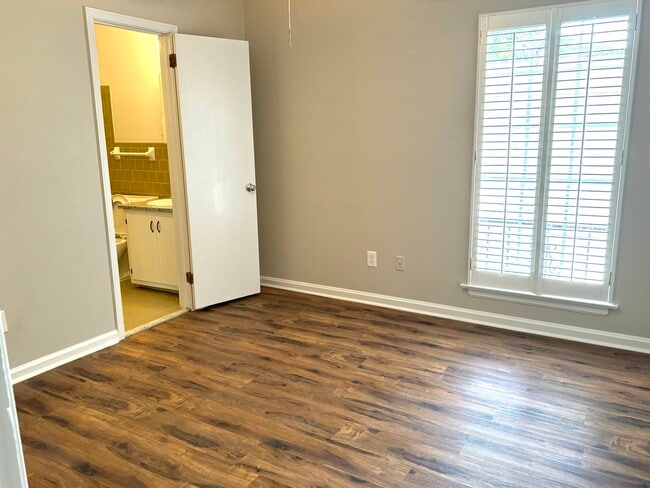 Building Photo - 505 Felder Ave