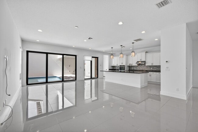 Building Photo - 4025 Faraday Wy
