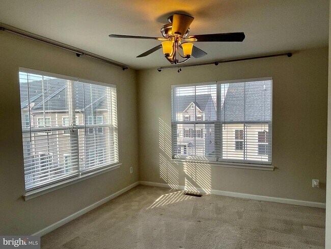 Building Photo - 201 Woodstream Cir