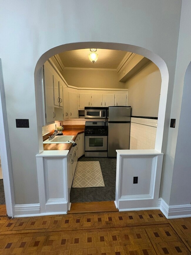 Building Photo - 509 Monroe Ave