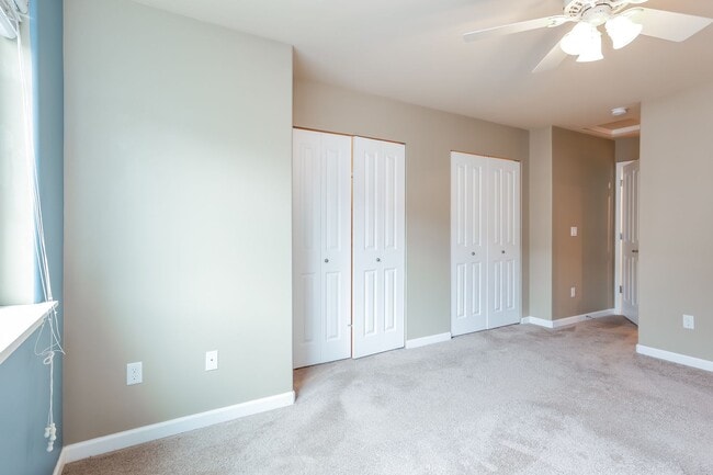 Building Photo - Bright and inviting townhome located in a charming community in Mountlake Terrace.