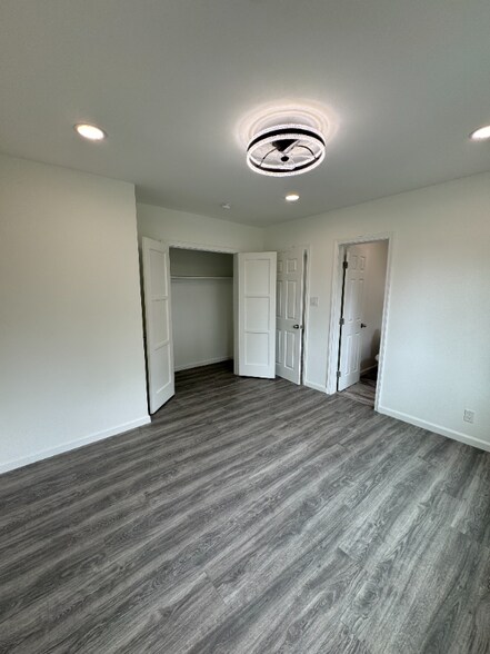 Building Photo - 1553 Ridgeley Dr