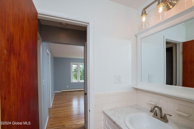 Building Photo - 35 McAlpin St