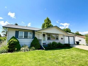 Building Photo - 4 bed 2 bath Single Family Home with Bonus Room, Fully Fenced Yard and Double Car Garage Close to...