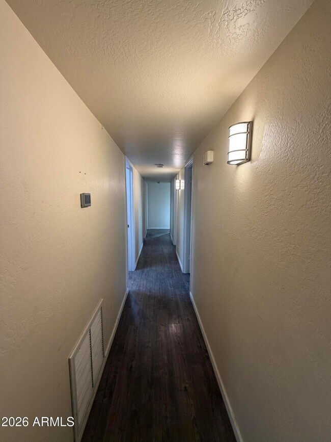 Building Photo - 717 E Granada Dr