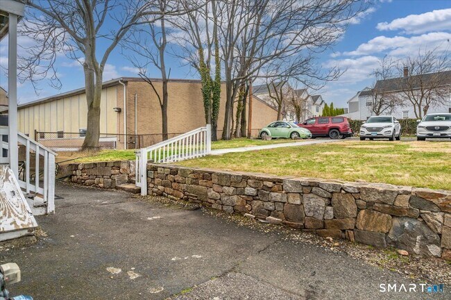 Building Photo - 38 Soundview Ave