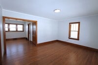 Building Photo - Spacious 3 bedroom 1.5 bathroom home with ...