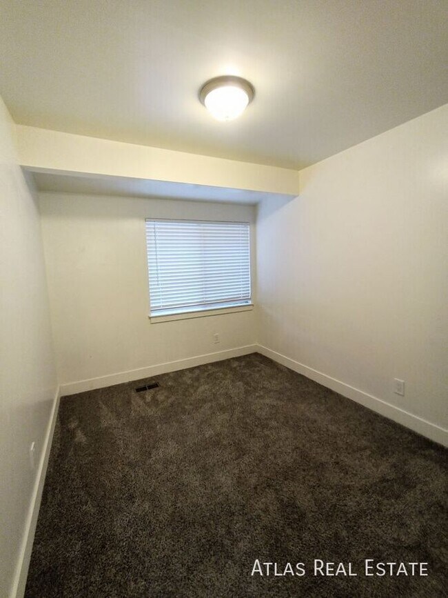 Building Photo - 1131 W 650 N St