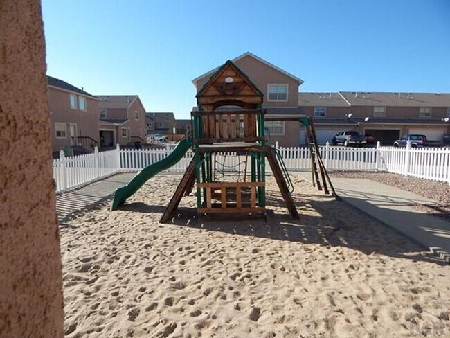 Building Photo - Mesa Vista Community 2BD/2.5BA Townhouse w...