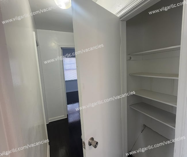 Building Photo - Spacious 2 Bedrooms • 1 Bathroom Home