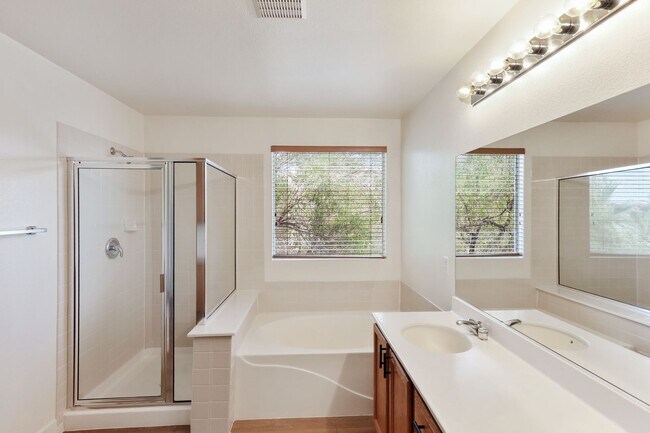 Building Photo - 5870 Lustrous Ct