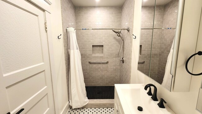 Wide shower area - 3536 W 60th St