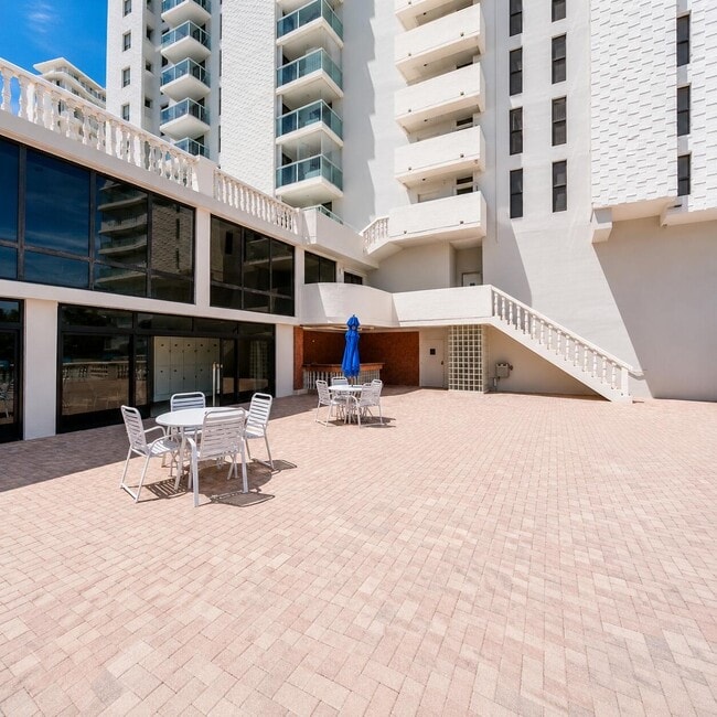 Building Photo - 1000 S Ocean Blvd