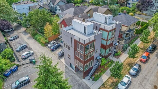 Building Photo - Stunning Ultra-Modern Capitol Hill View Home with Air Conditioning