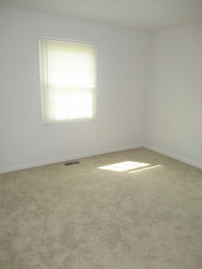 Building Photo - Beautiful 4 Bed 2 Bath Home Sitting On A Spacious Lot In Serene Greenbriar