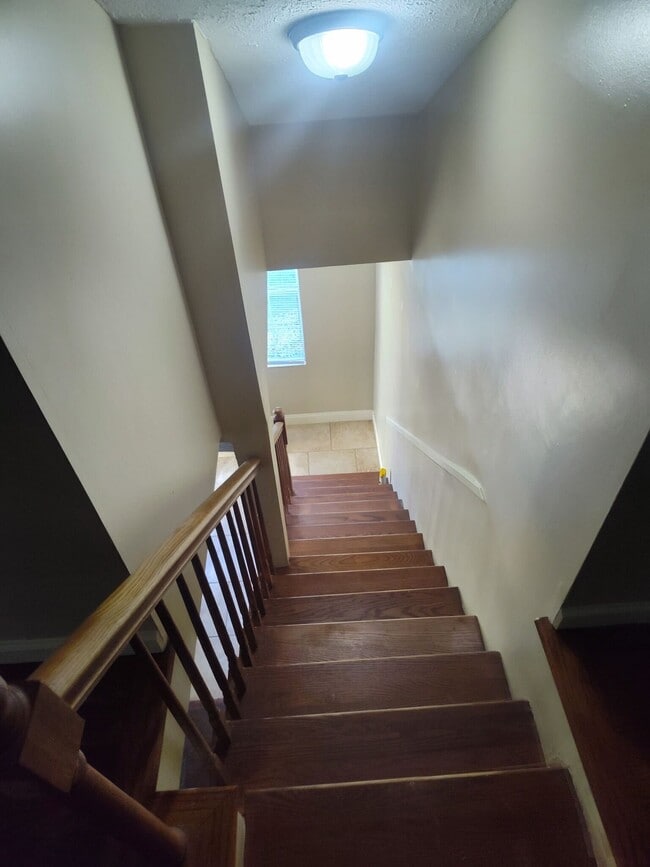 Building Photo - 358 E Ridgeway St