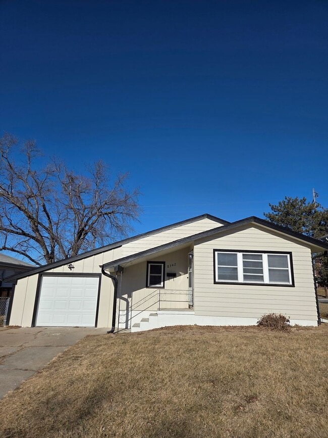 Building Photo - Newly remodeled 4 bed, 2 bath, 1 car garage, fenced in backyard