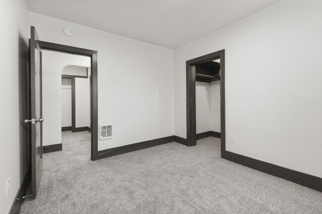 Building Photo - 16 N Broadway St