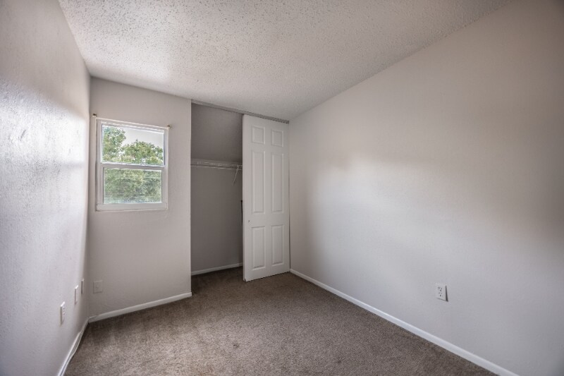 Building Photo - 914 SW 8th Ave