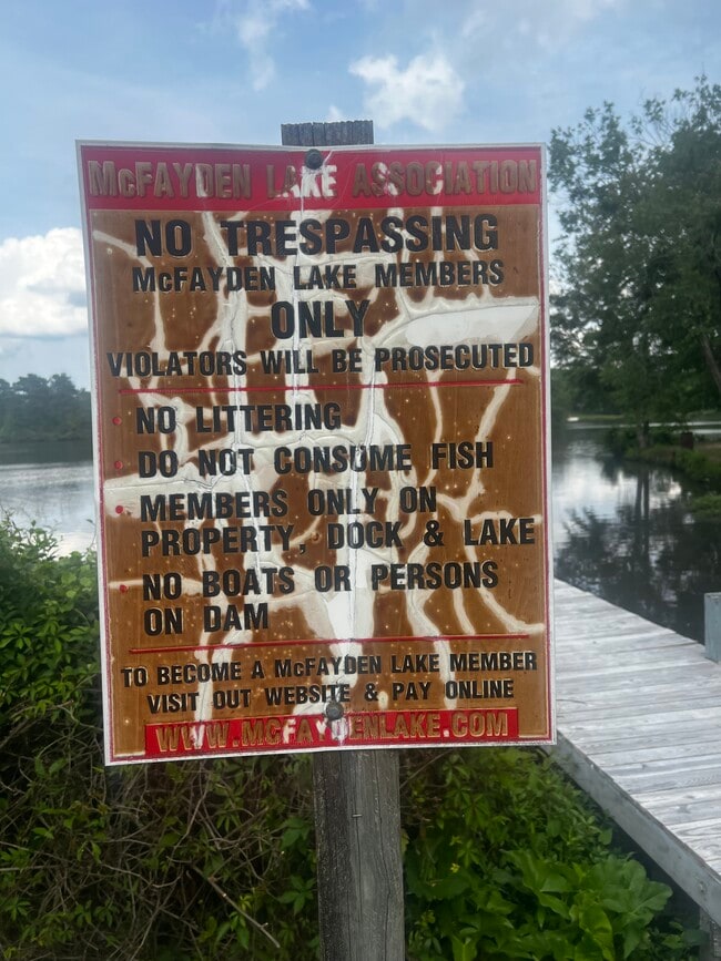 Building Photo - 703 Georgetown Cir