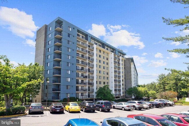 Building Photo - 3800 Powell Ln