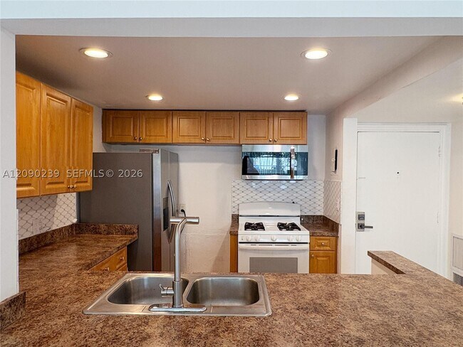 Building Photo - 2175 NE 170th St