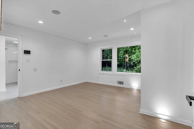 Building Photo - 2605 McKinnon Dr