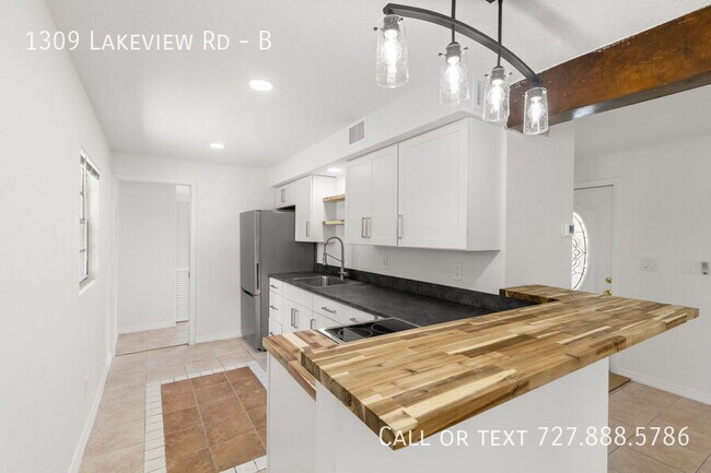 Building Photo - 1309 Lakeview Rd