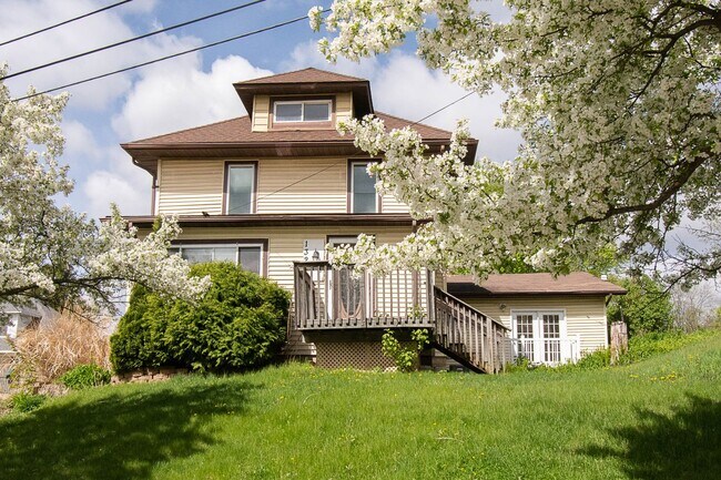 Building Photo - Bright, beautiful home with 3 garage spaces & tons of storage!