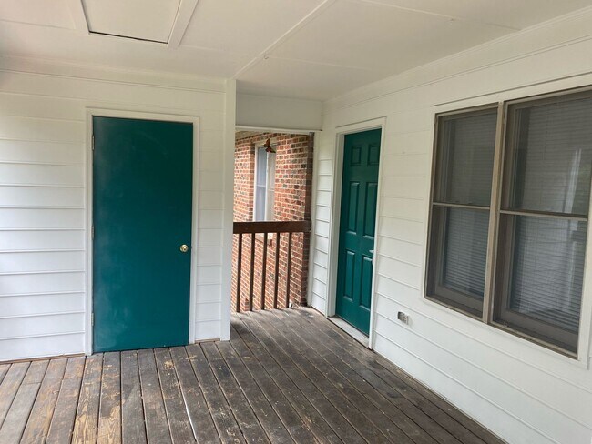 Building Photo - 4012 Greenleaf St