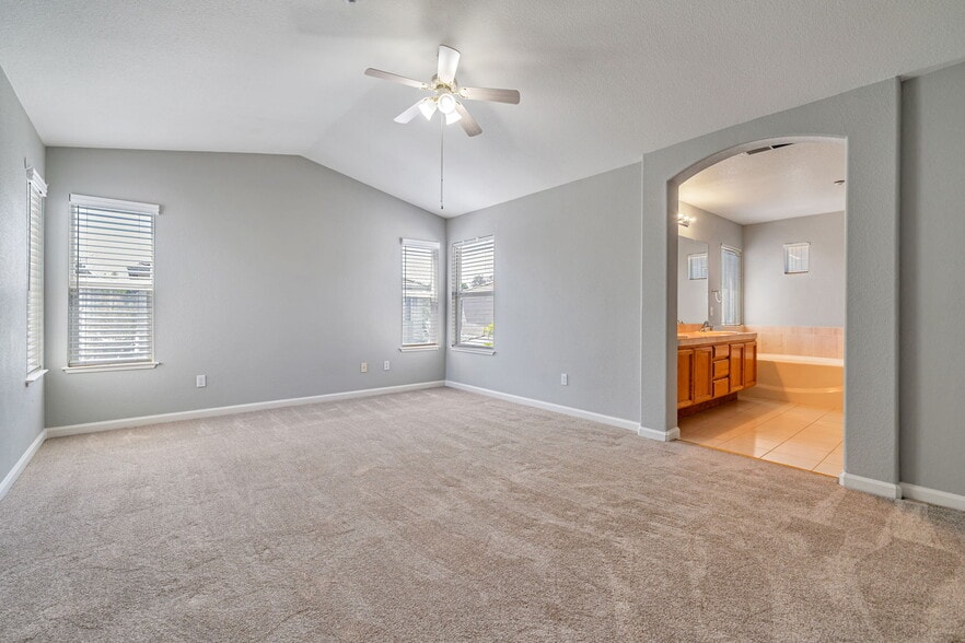 Building Photo - 2171 Beech Cmn