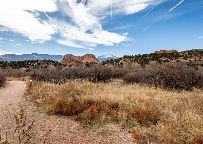 Building Photo - 1 Bed Luxury Apartment near Garden of the Gods