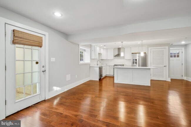 Building Photo - 837 Shepherd St NW