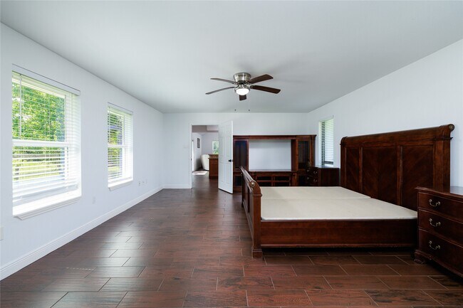Building Photo - 12826 Hill Dr