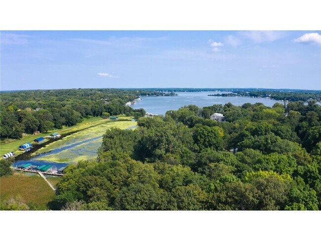 Building Photo - 5585 Orchard Cove