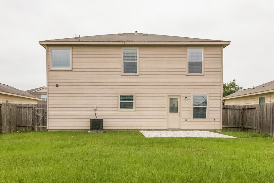 Building Photo - 29043 Village Creek Loop