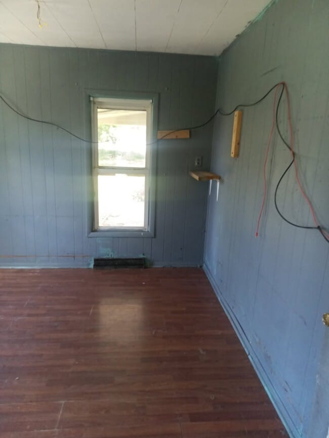 Building Photo - 313 S Dye St